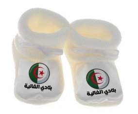 Chausson bébé Drapeau Alérie : Blédi al ghalia en arabe de couleur Blanc